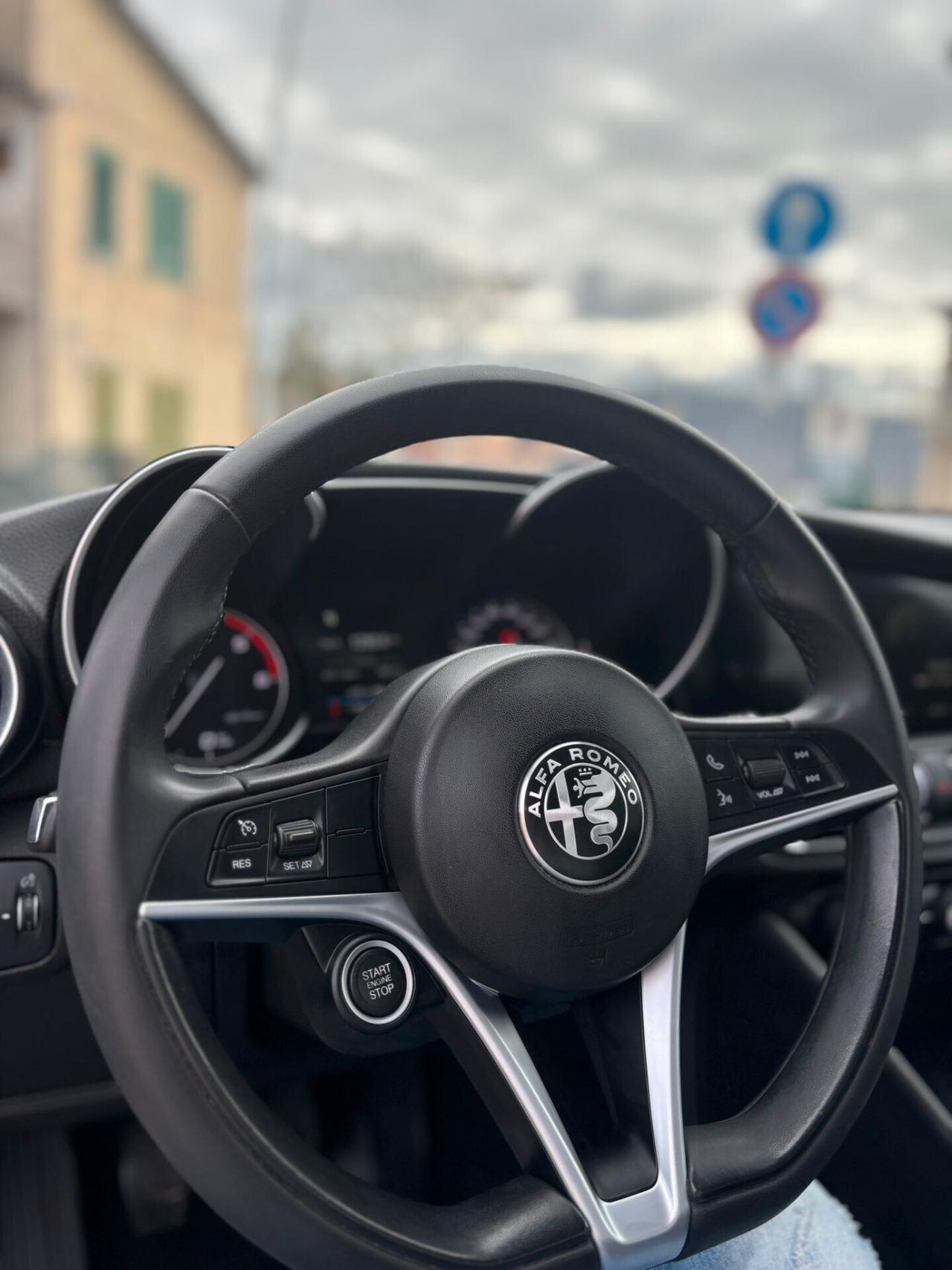 Alfa Romeo Giulia 2.2 Turbodiesel 160 CV XENON LED PELLE VELOCE