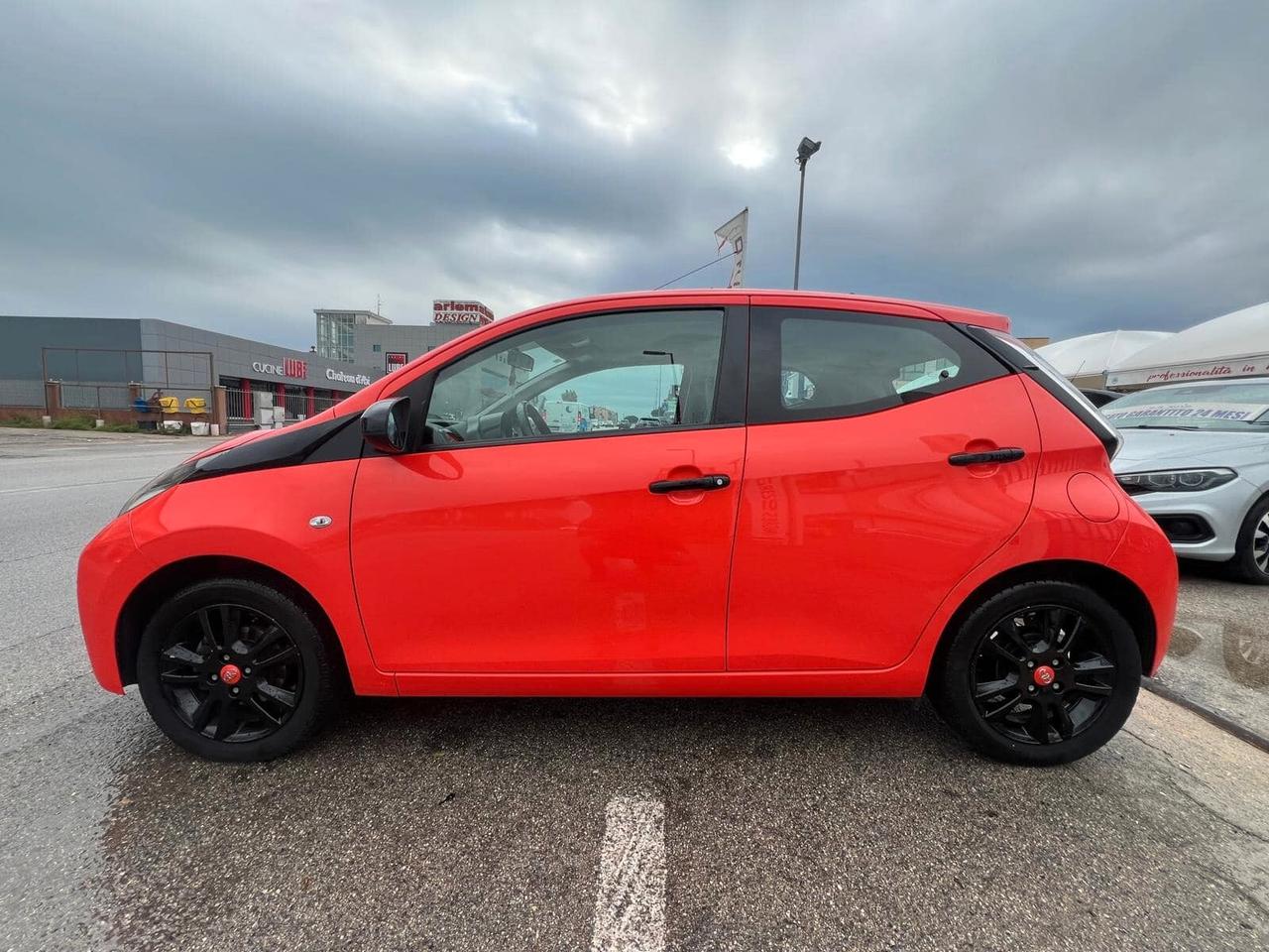 TOYOTA AYGO 1.0 VVT 69CV FULL OPTIONAL PARI AL NUOVO