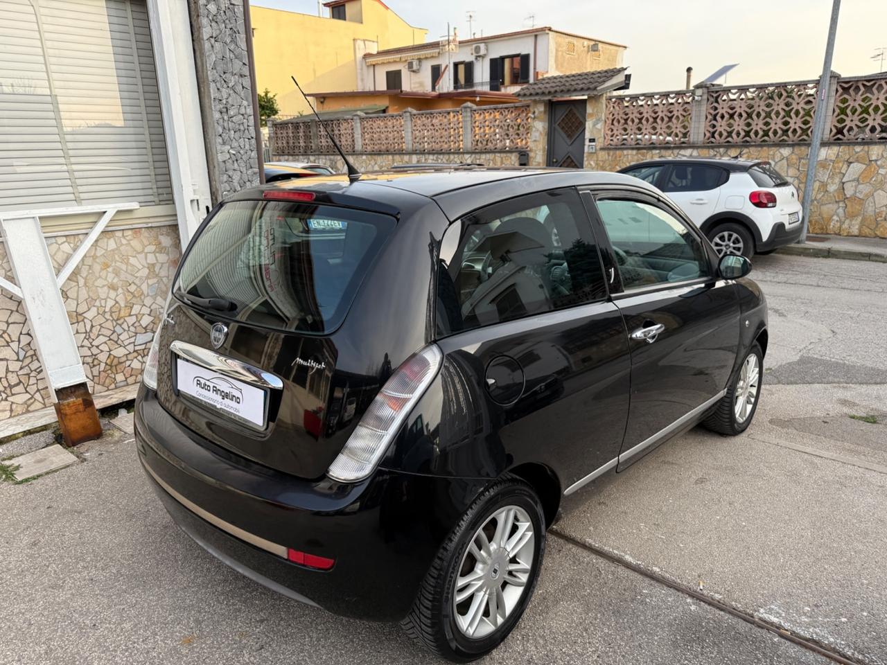 Lancia Ypsilon 1.3 MJT 75 CV Oro