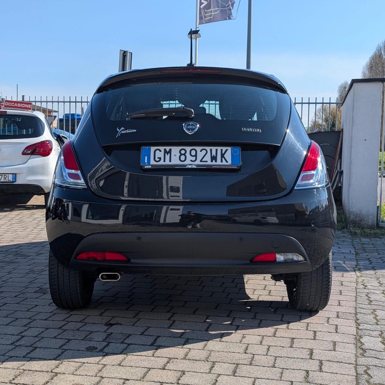 Lancia Ypsilon Firefly- Gold