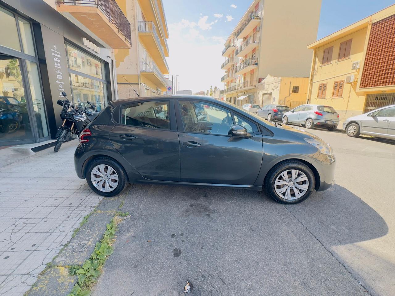Peugeot 208 PureTech 82 5 porte Allure TUA DA 97€ ANTICIPO 0