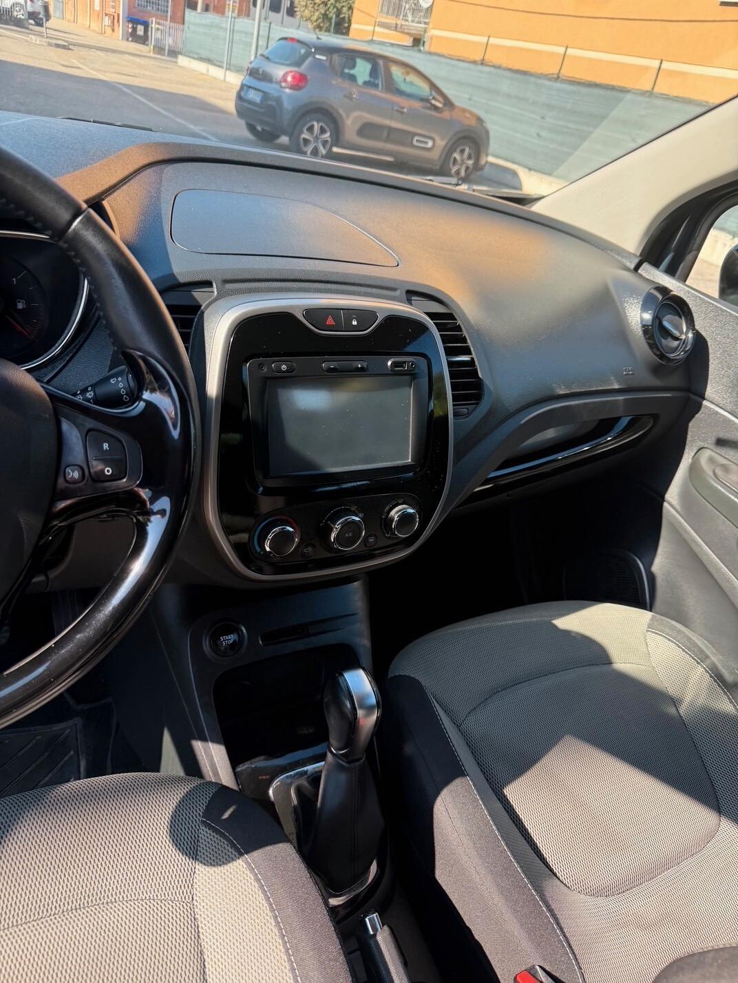 Renault Captur 1.5 dci - AUT. - NEOP. - NAV. - 12 MESI DI GAR. -