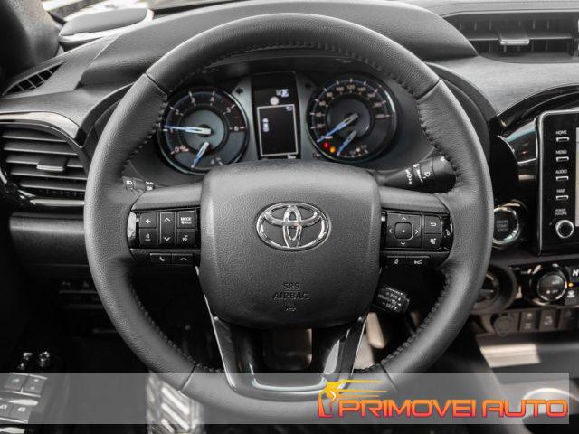 TOYOTA Hilux 2.8 D-4D A/T 4WD 4 porte Double Cab Invincible