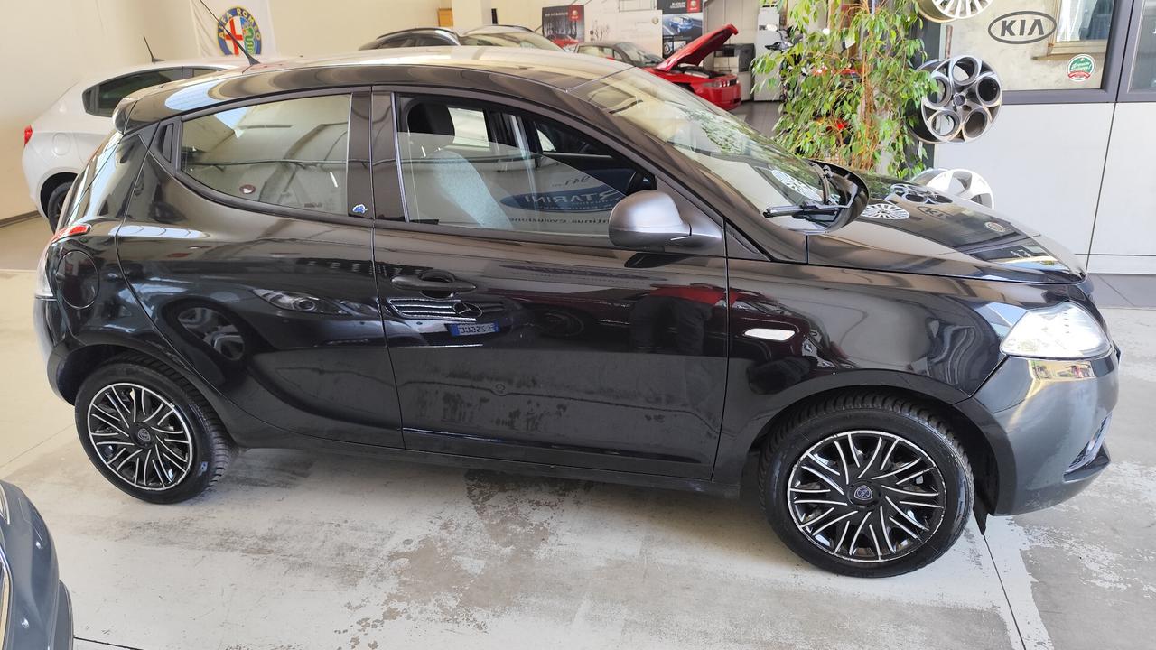 Lancia Ypsilon 1.2 69 CV 5 porte GPL Ecochic Elefantino Blu