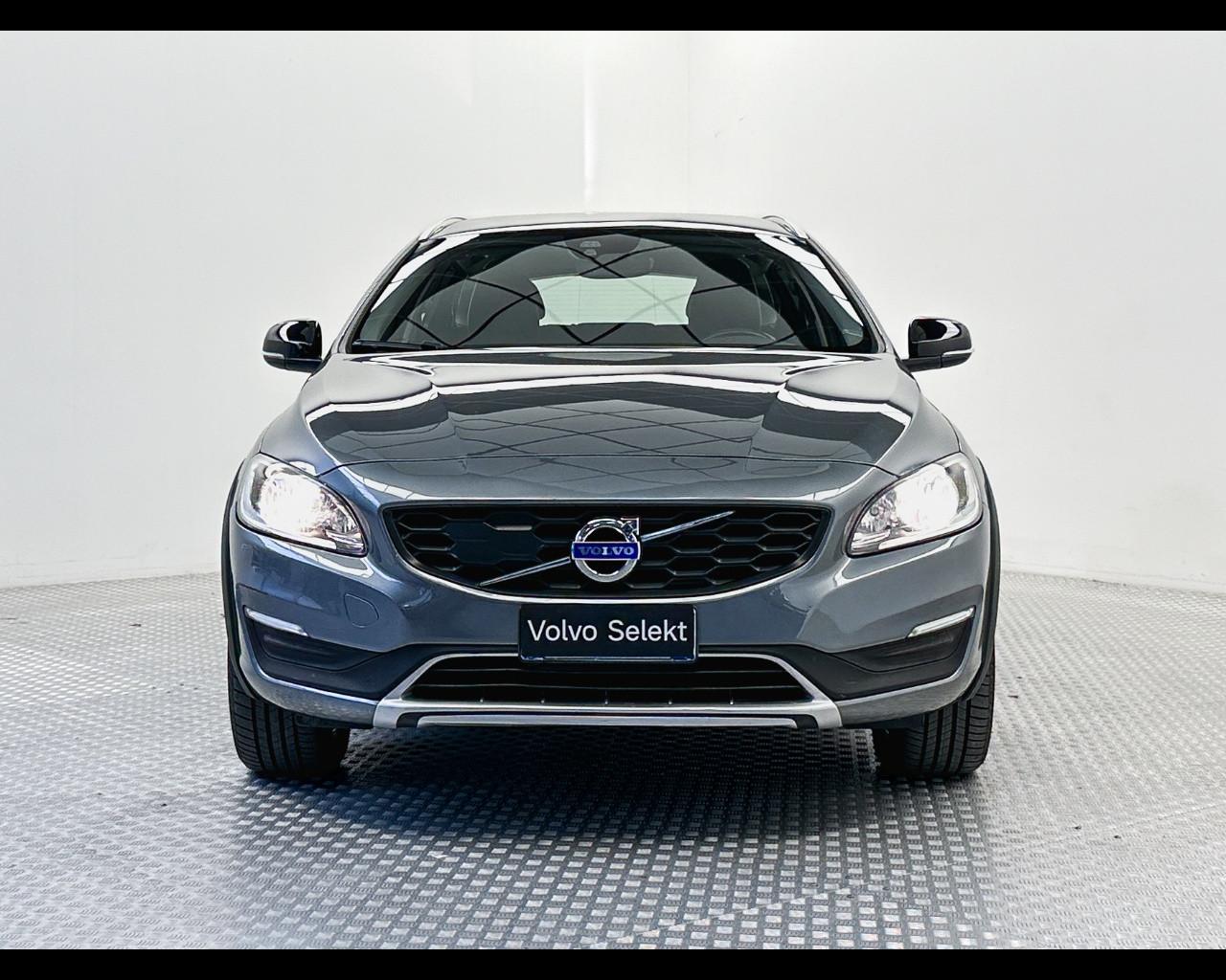 VOLVO V60 CC (2015-2018) - V60 Cross Country D3 Geartronic Busines
