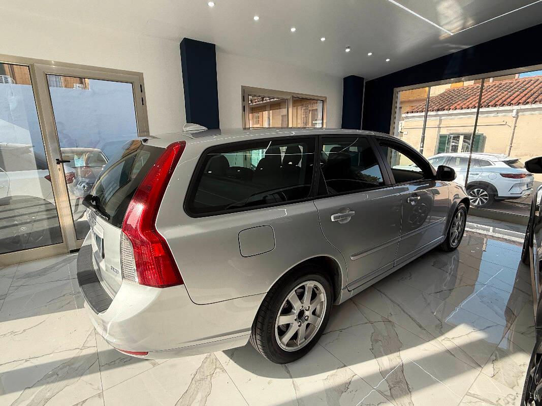 Volvo V50 VOLVO V50 2.0d Momentum powershift