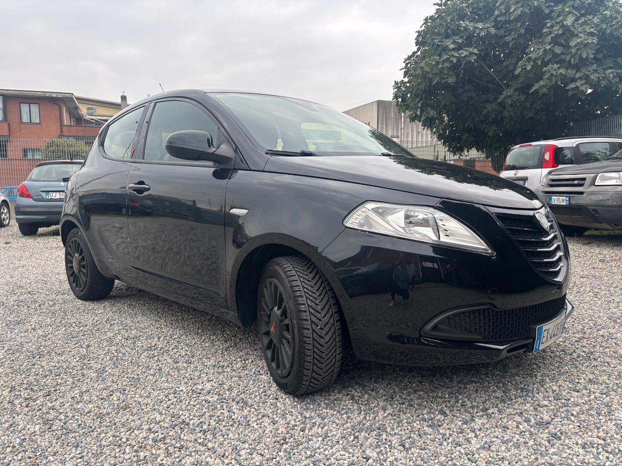 Lancia Ypsilon 1.2 69 CV 5 porte S&S Silver
