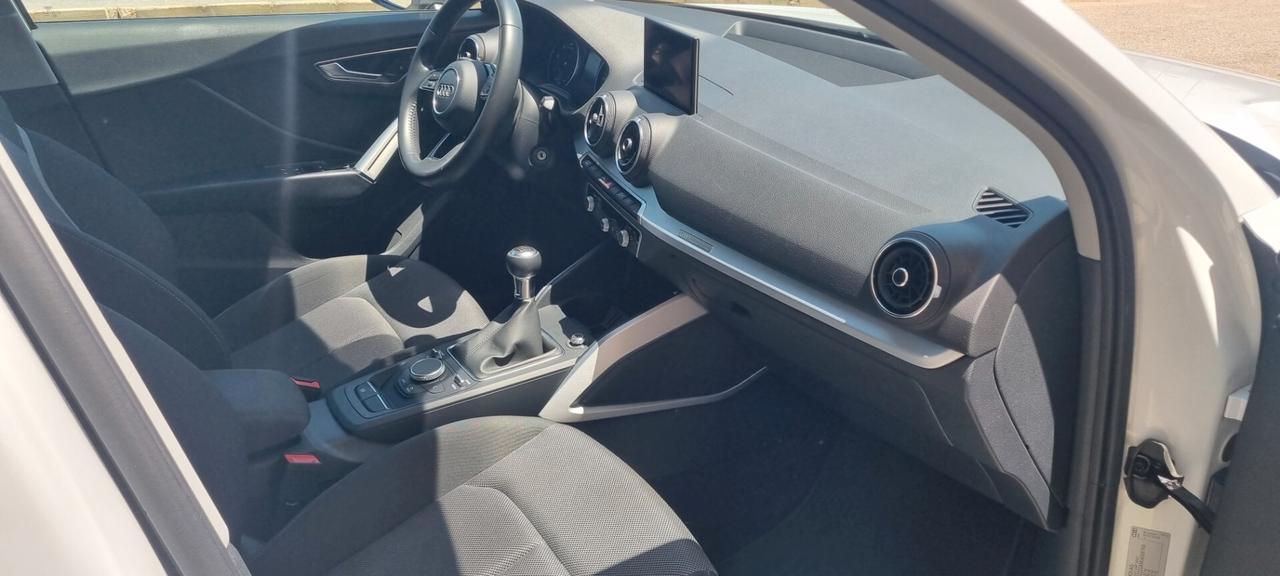 Audi Q2 disponibili 2 q2 30 1.6 TDI 115cv una bianca e una grigia
