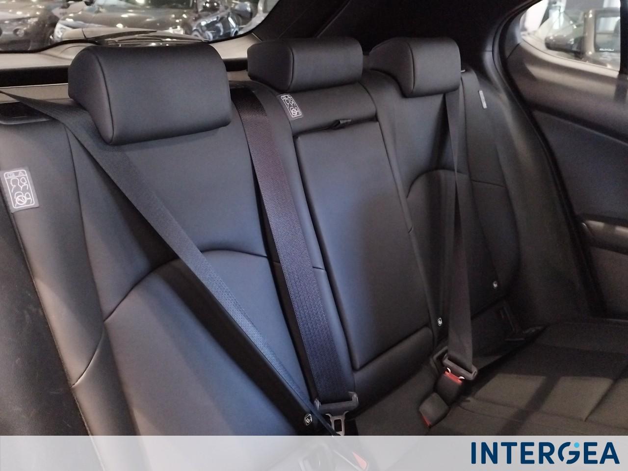 LEXUS UX 250h 2.0 Design 4wd cvt