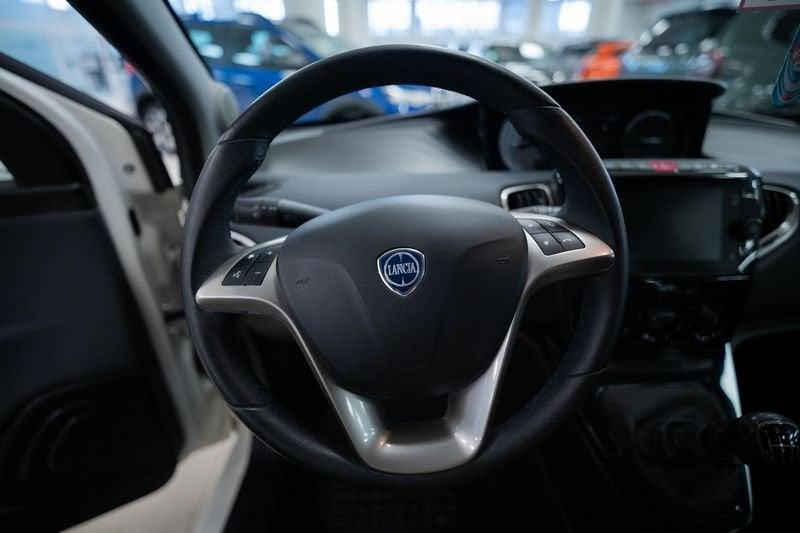 Lancia Ypsilon 1.0 firefly hybrid Gold s&s 70cv