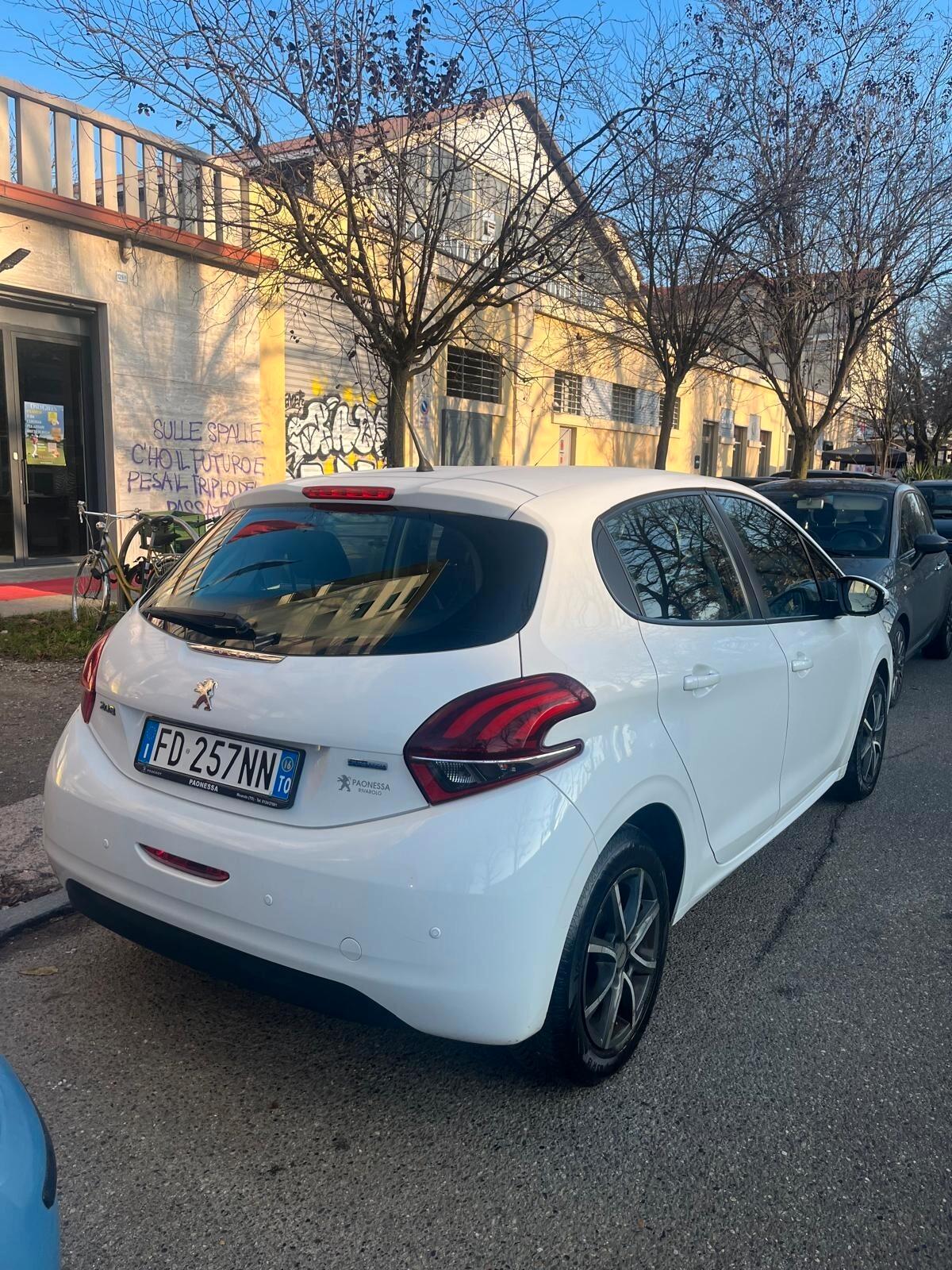 Peugeot 208 PureTech 82 5 porte Allure