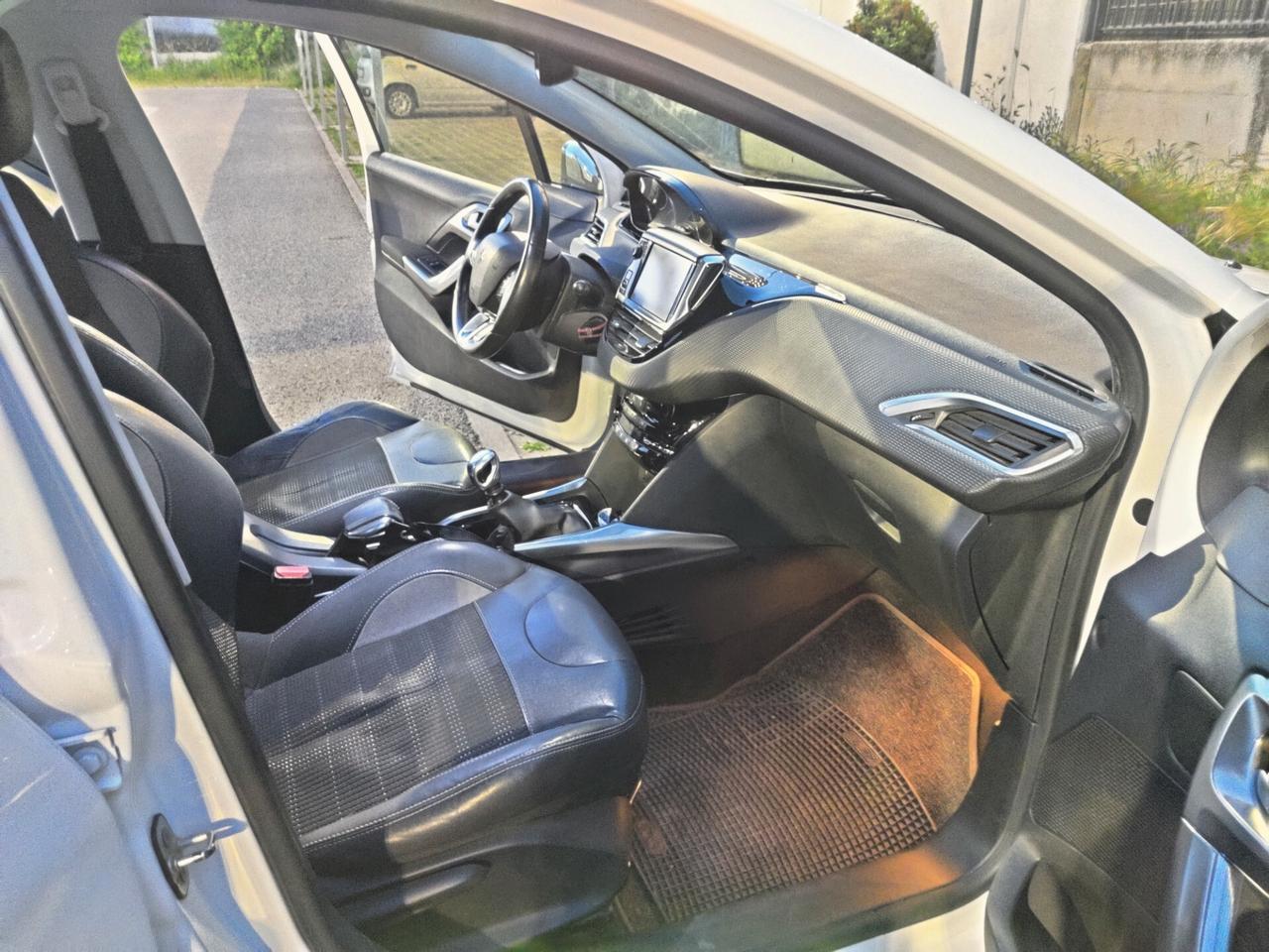 Peugeot 2008 1.6 e-HDi 115 CV Stop&Start Allure