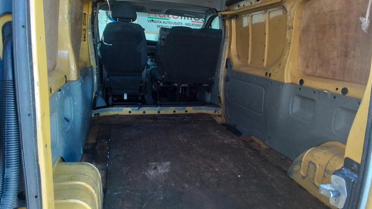 Renault Trafic T27 2.0 dCi 135 cv