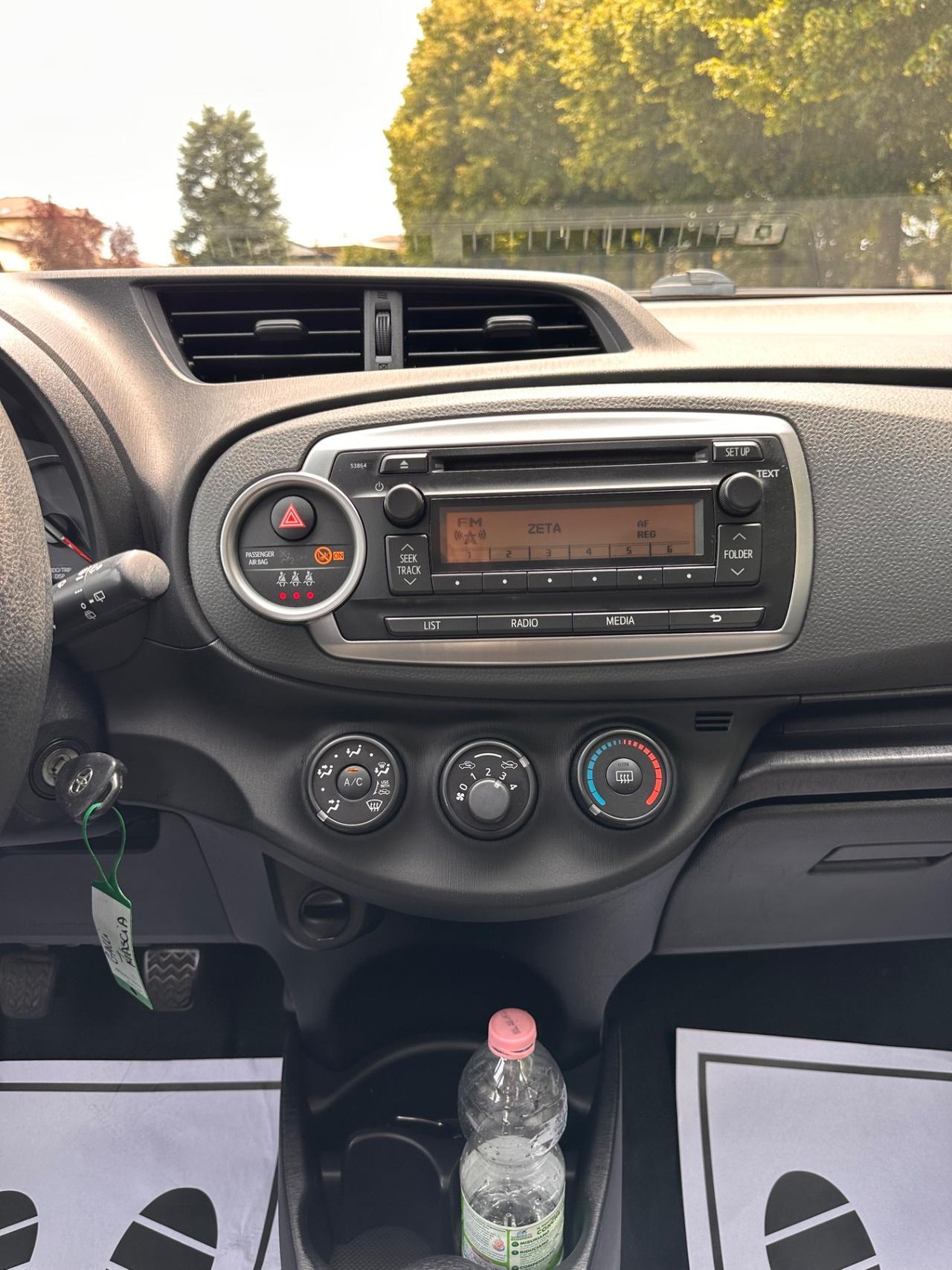 Toyota Yaris 1.0 5P Lounge