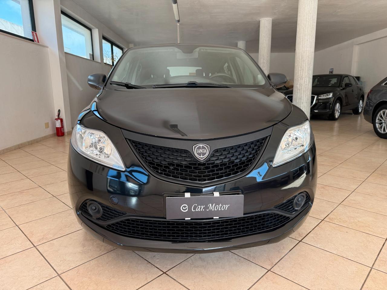 Lancia Ypsilon 1.0 FireFly 5 porte S&S Hybrid Ecochic Silver