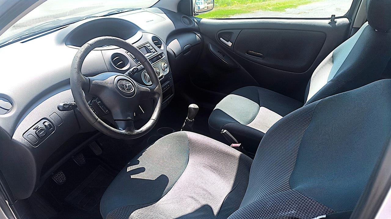 Toyota Yaris 1.0i 16V cat 3 porte Sol