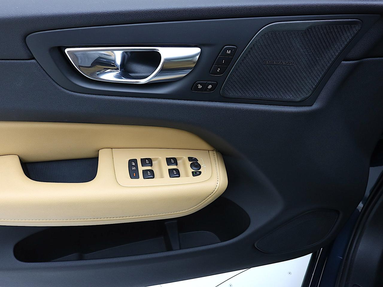 Volvo XC60 B4 AWD Inscription TETTO APRIBILE
