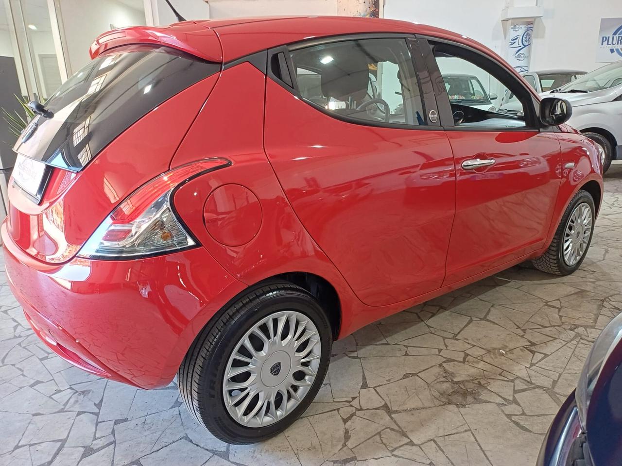 Lancia Ypsilon GPL DI SERIE Fiammante - 2018