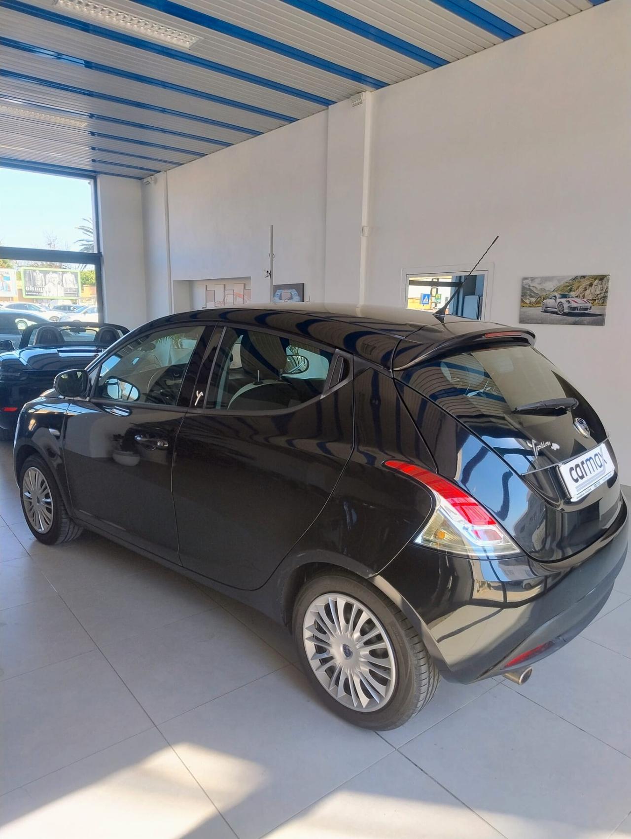 Lancia Ypsilon 1.2 69 CV 5 porte Elefantino