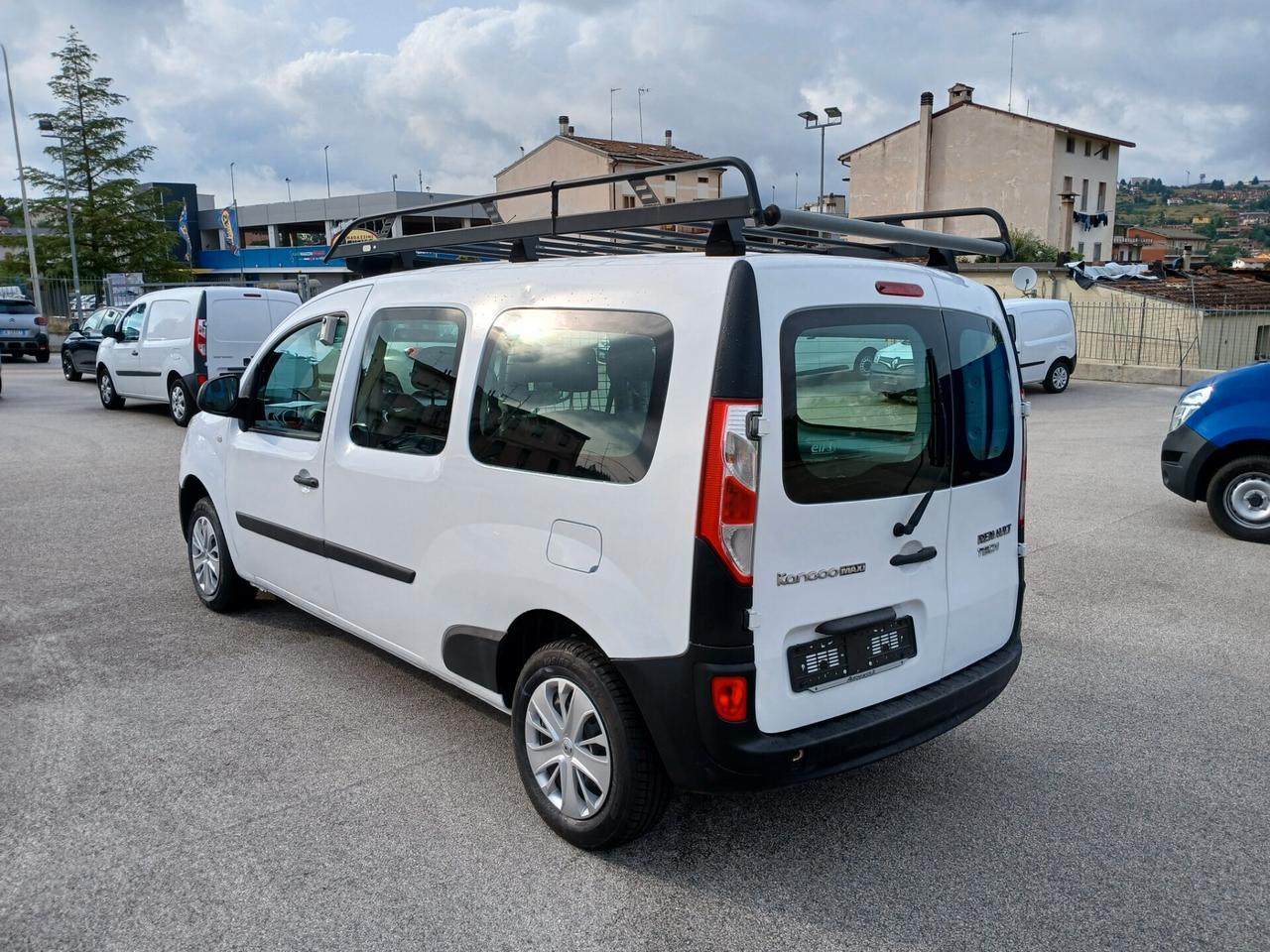 RENAULT KANGOO MAXI AUTOCARRO 5 POSTI