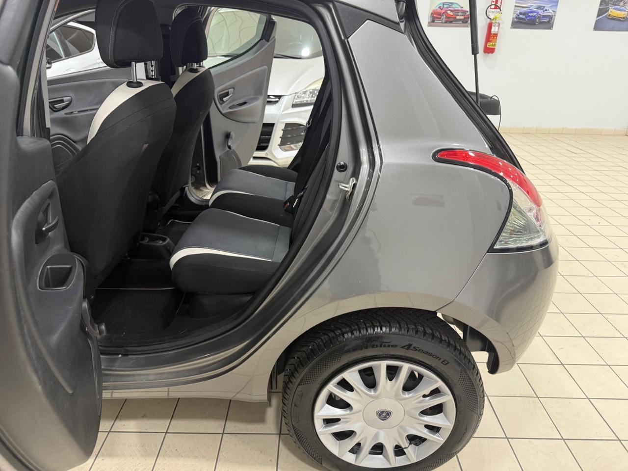 Lancia Ypsilon ecochic gold 2014