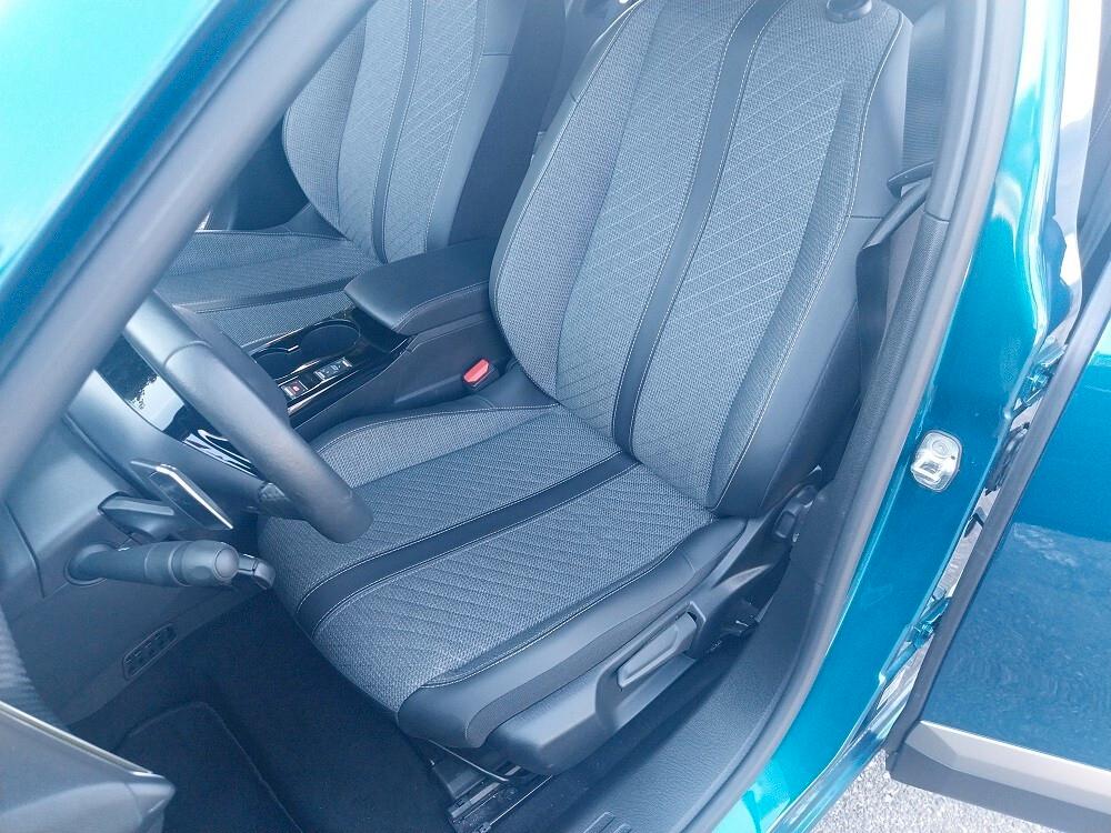 Peugeot 2008 Hybrid 145 e-DCS6 GT