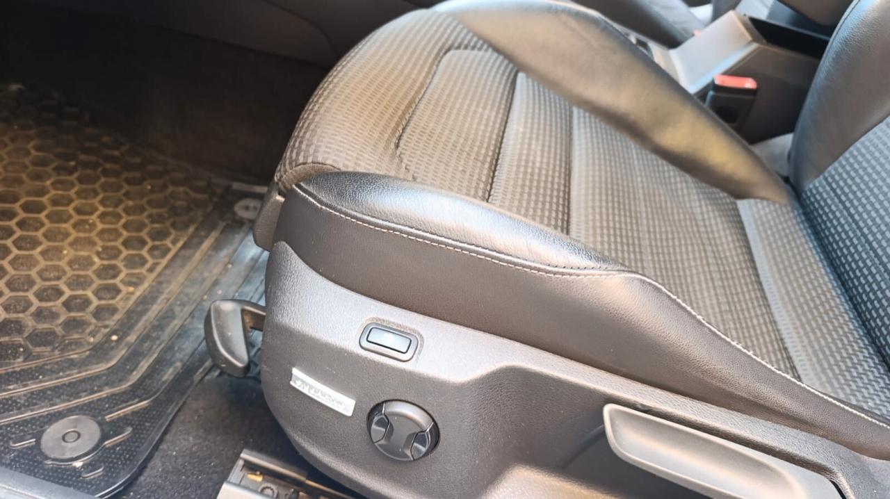 Volkswagen Golf Business 2.0 TDI DSG 5p. Highline BlueMotion Tech.