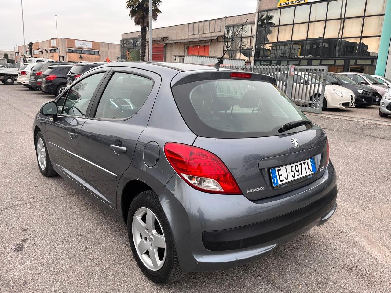 Peugeot 207 1.4 HDi 70CV 5p. Active