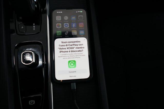 VOLVO XC60 B4 (d) AWD automatico Momentum Sport