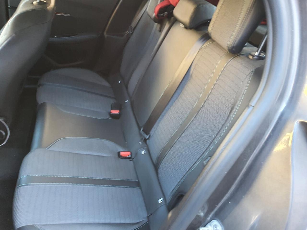 Peugeot 208 1.2 100cv/LED/NAVI/RETROCAMERA/ETC