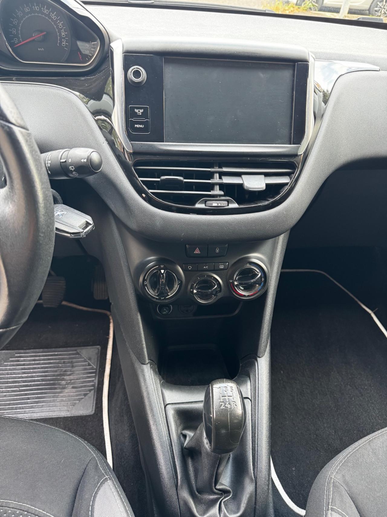 Peugeot 208 1.4 HDi 68 CV 5 porte Neopatentati