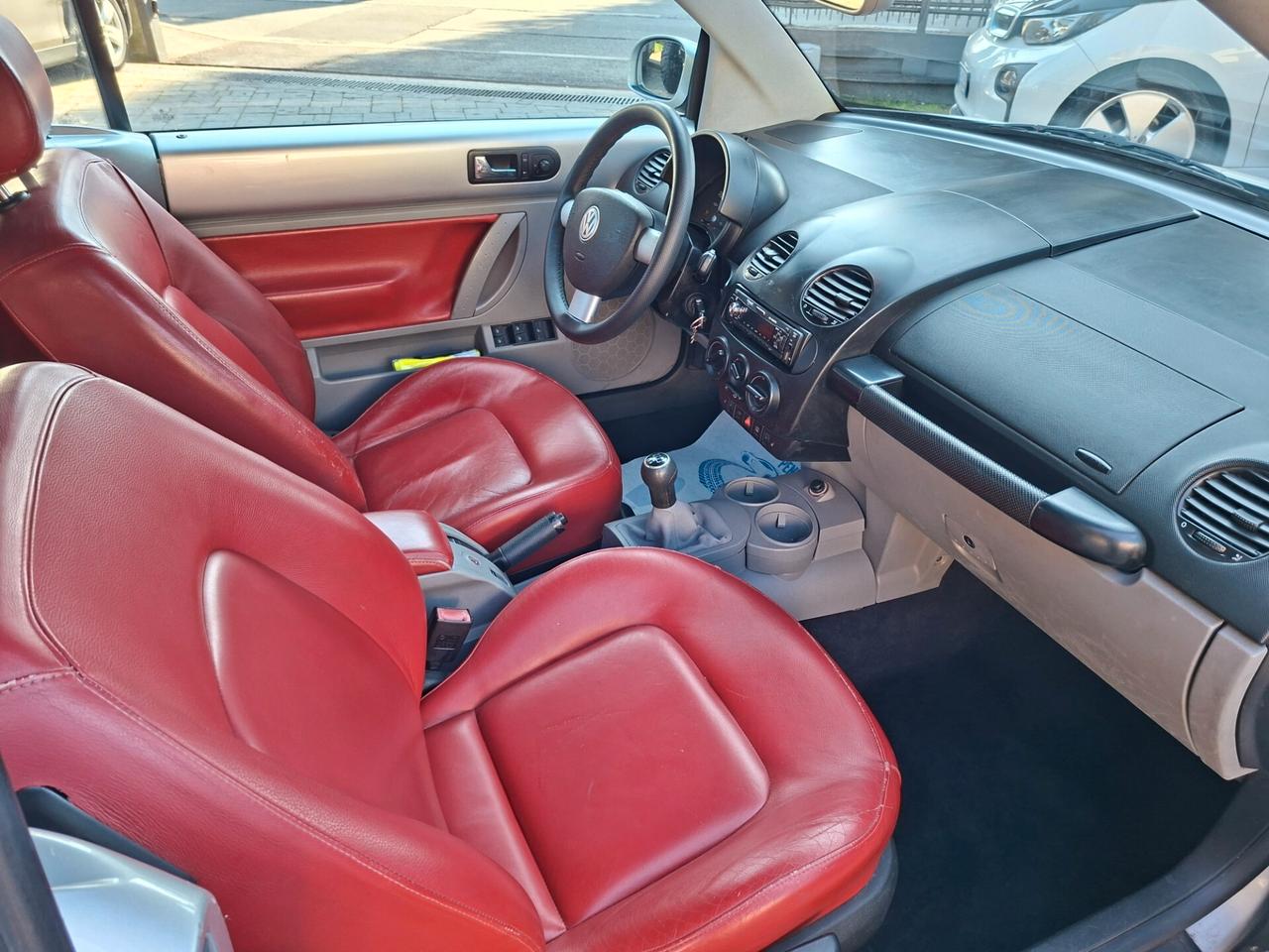 Volkswagen New Beetle 2.0 Cabrio tagliandata