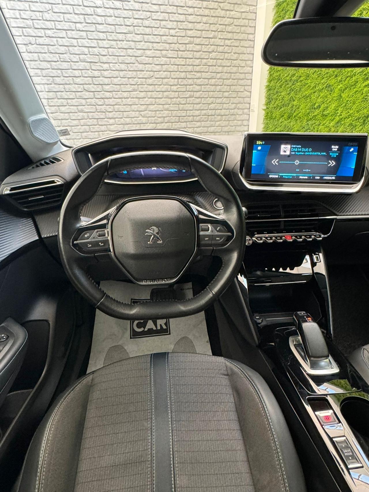 Peugeot 208 motore elettrico 136 CV 5 porte Allure