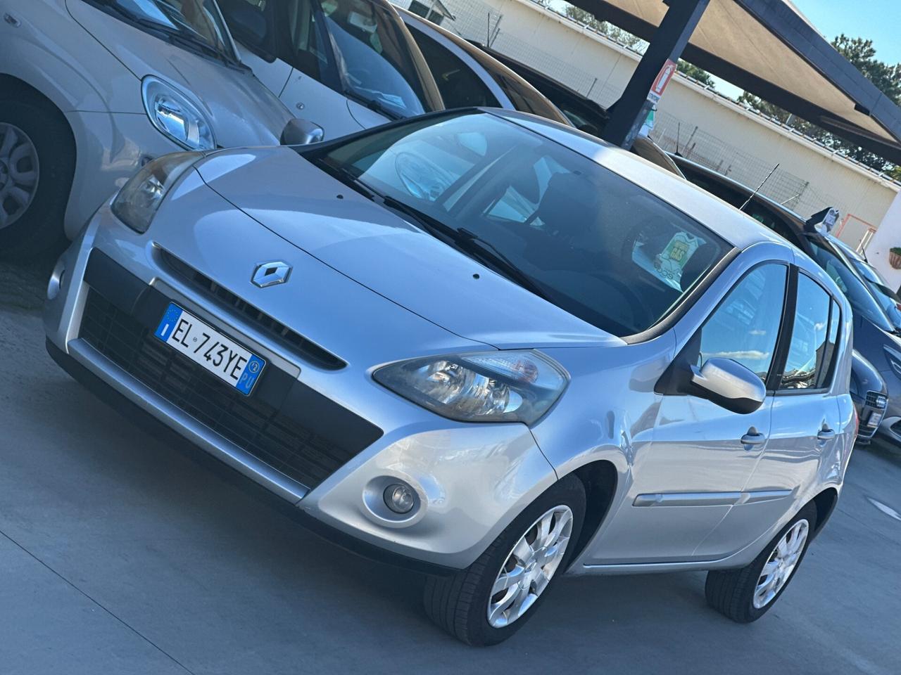 Renault CLIO 1.5 DIESEL 2012 - TOM TOM