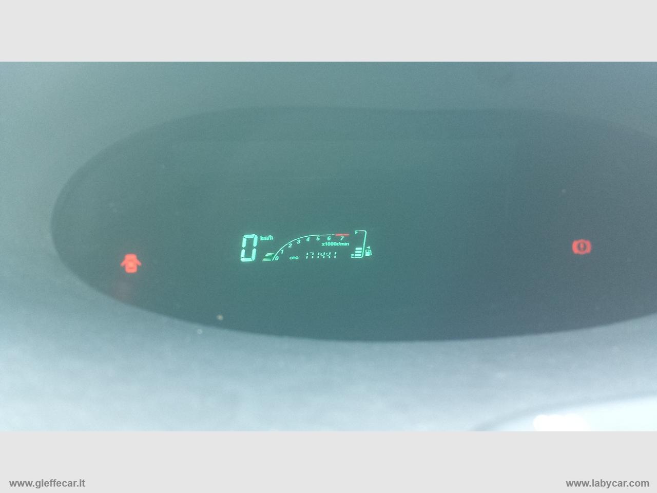 TOYOTA Yaris 1.0 16V 3p. Sol