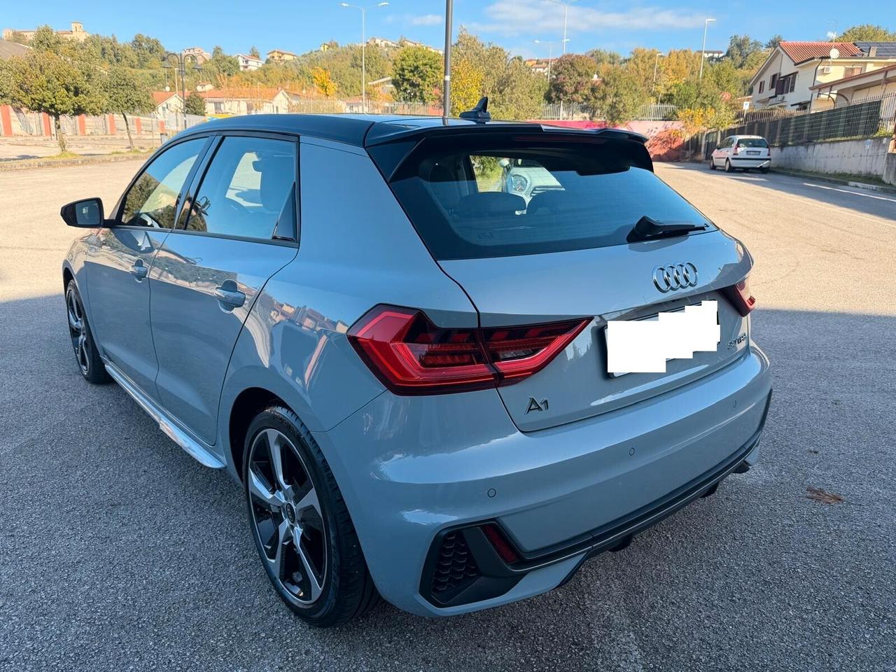 AUDI A1/SPB 30 TFSI/S LINE/ CERCHI 17/ B COLORE/XENO LED/TEL POST/VOL SPORTIVO/VETRI PRIVACY!!