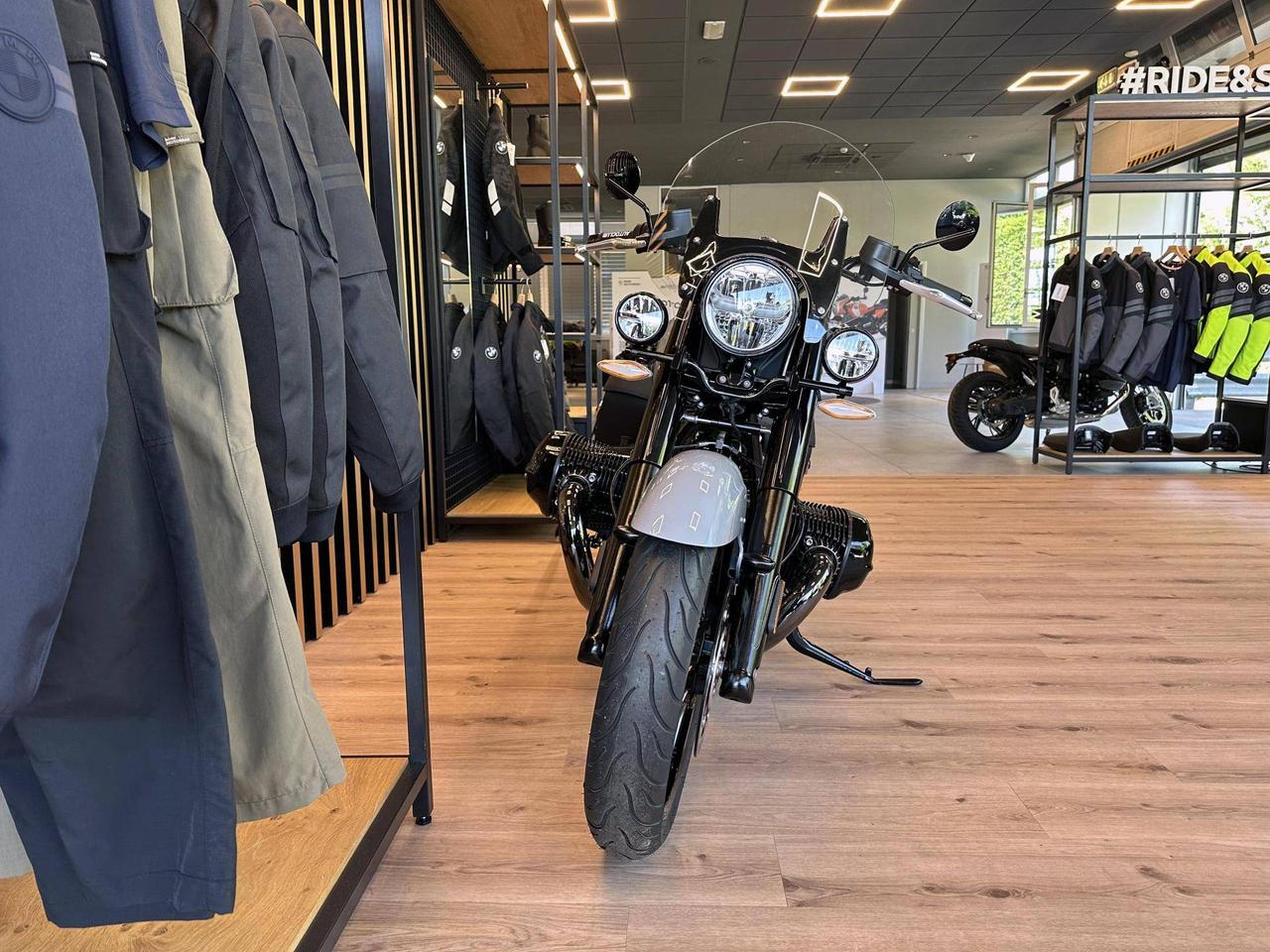 BMW R 18 Classic Blacked Out