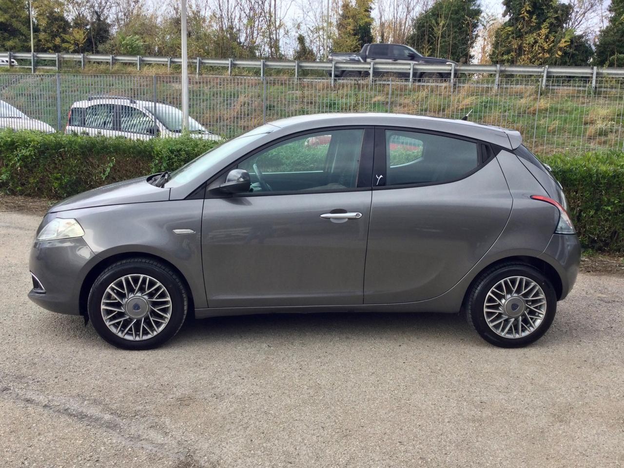 Lancia Ypsilon 1.2 69 CV 5 porte Platinum