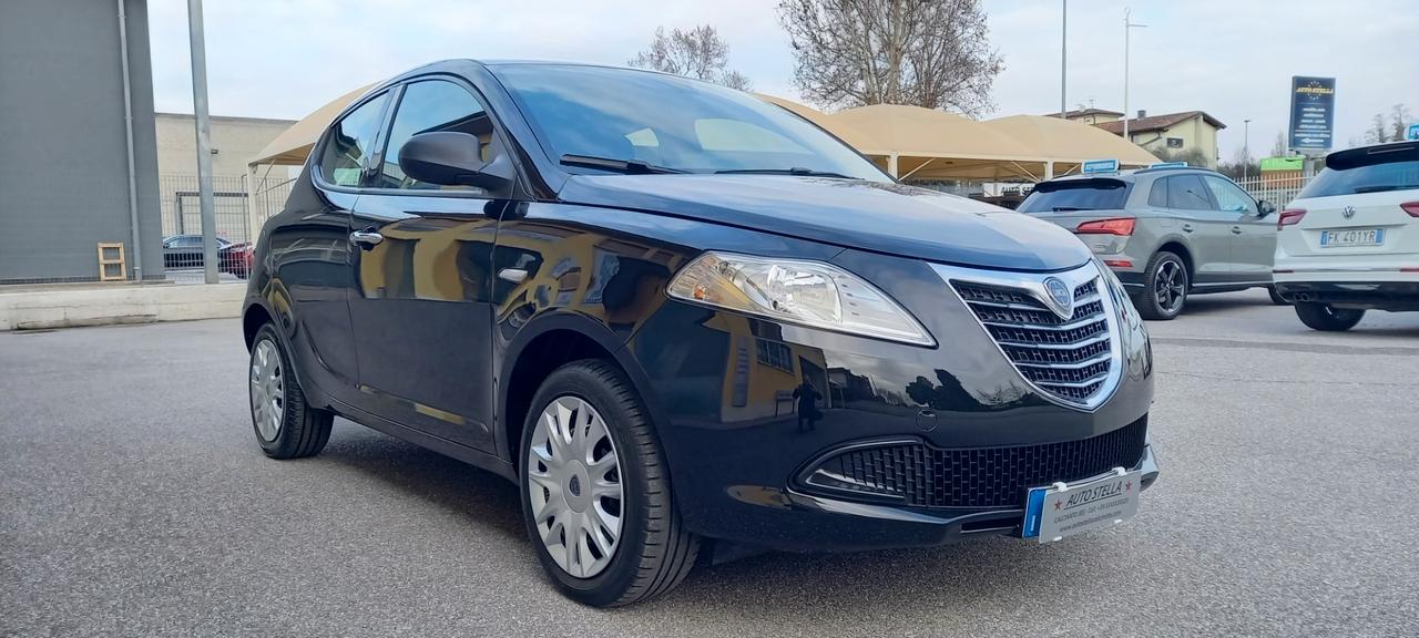 Lancia Ypsilon Benzina cc. 1.242 - 5 Porte 5 Posti SOLO 32.900 KM. PER NEOPATENTATI.