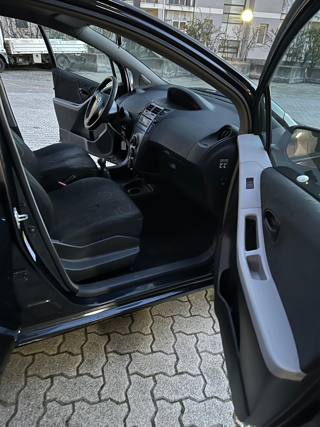 Toyota Yaris 1.0 5 porte Now