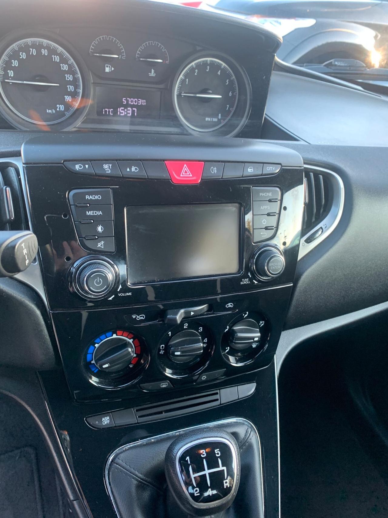 LANCIA YPSILON NEOPATENTATI