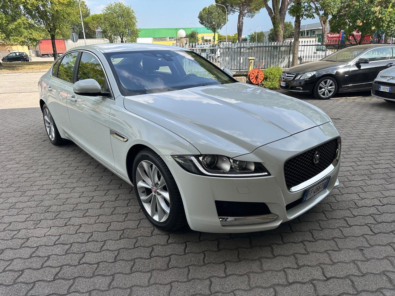 Jaguar XF 2.0 D 180 CV aut. Prestige