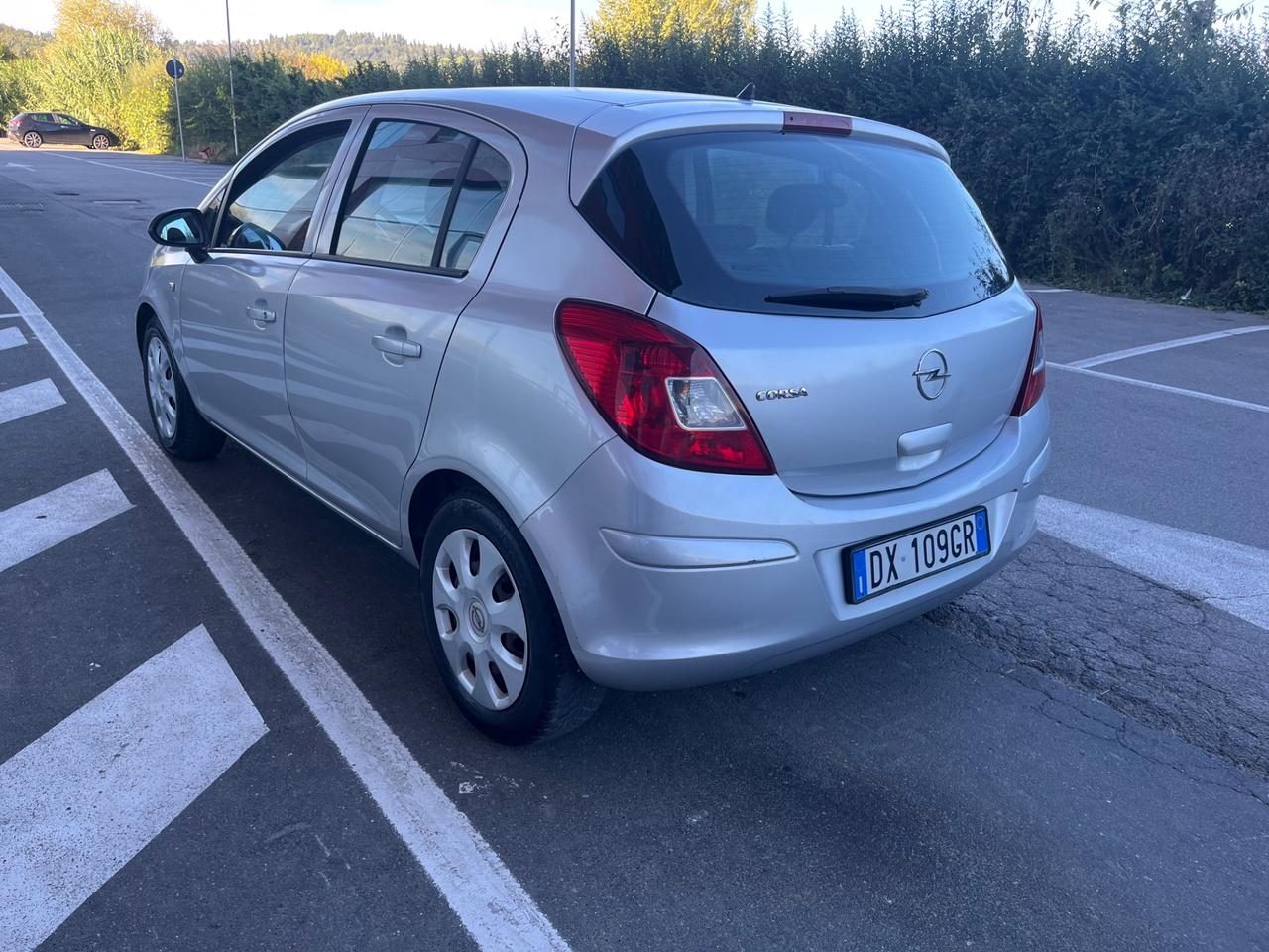 Opel Corsa 1.2 5 porte Cosmo 2009 164.000 KM