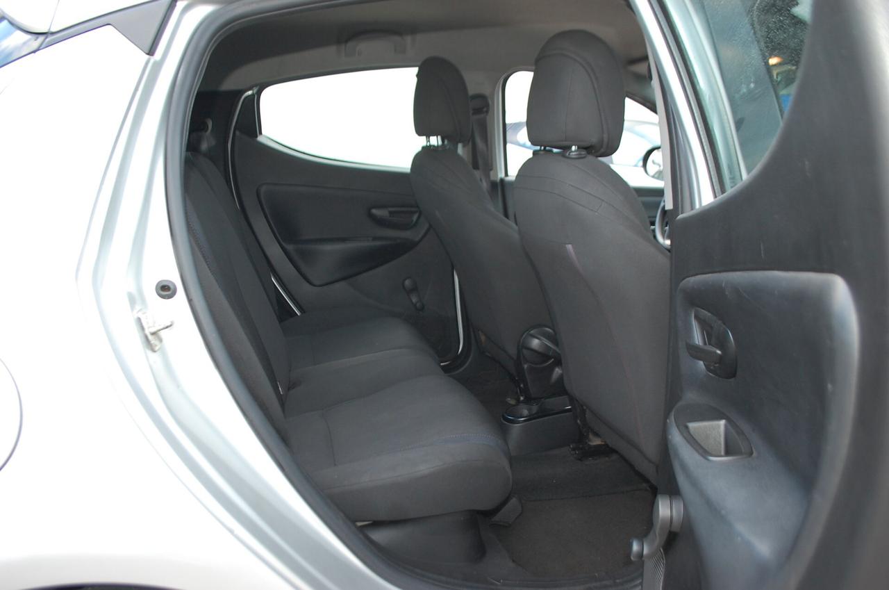 Lancia Ypsilon 1.0 firefly 70CV hybrid Gold S&S Uff Italy USB