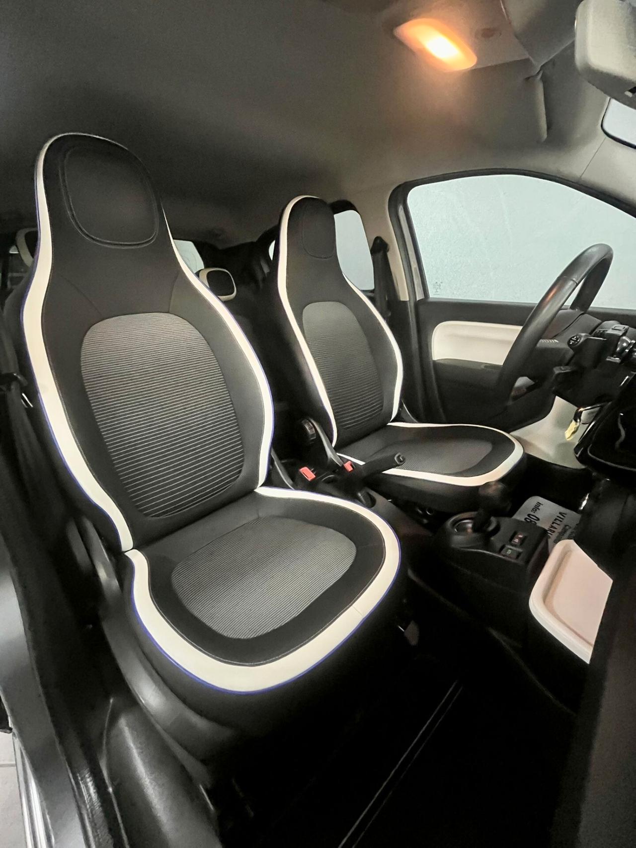 Renault Twingo TCe 90 CV EDC Intens