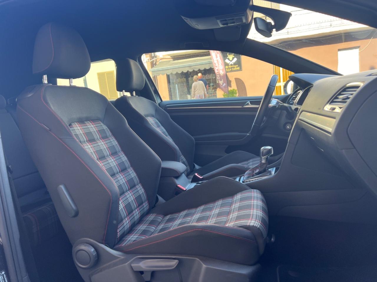 Volkswagen Golf GTI Performance 2.0 245 CV TSI 26000 KM