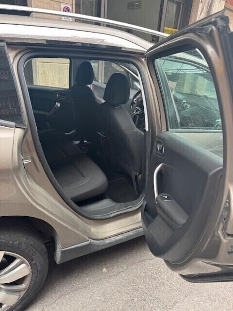 Peugeot 2008 1.6 HDi -Turbo Diesel - 2015