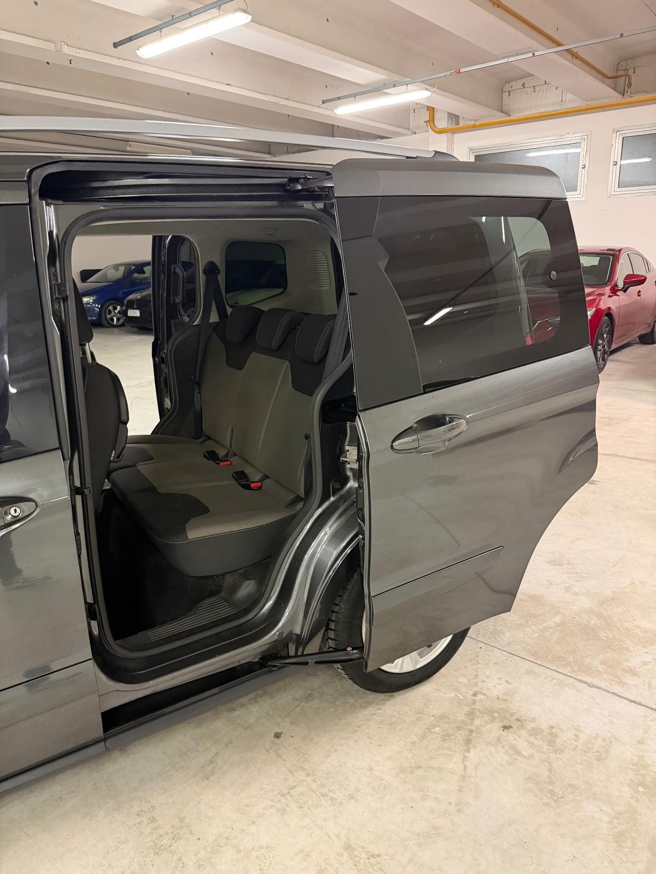 Ford Tourneo Courier 1.5 TDCI 95 CV Titanium