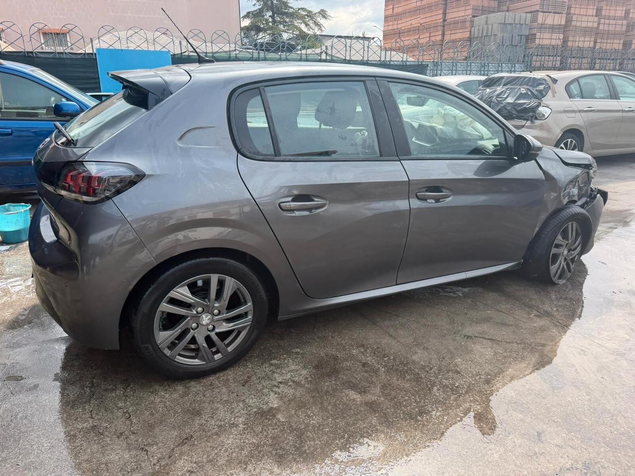 Peugeot 208 sinistrato - 2021