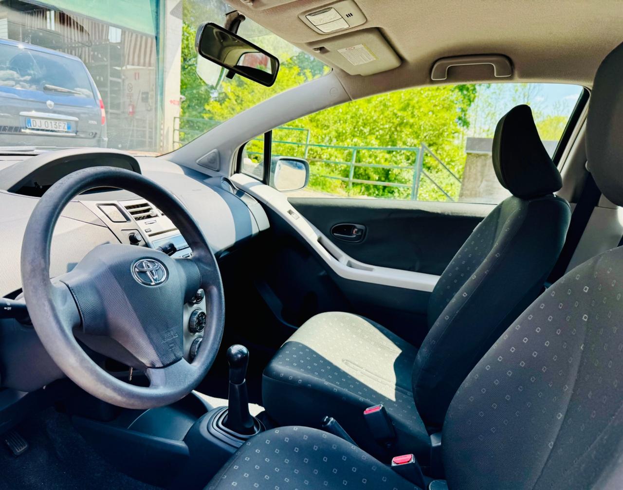 Toyota Yaris 1.0 3 porte Ok Neopatentati